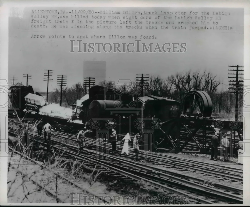 1950 Press Photo Lehigh Railroad Freight Train Wreck / Derailment, Pennsylvania