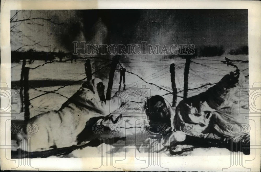 1942 Press Photo Russians continued to gain against German Troops in Snow & mud