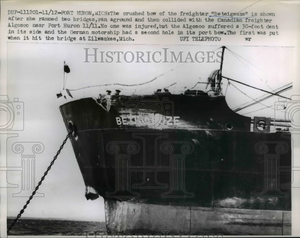 1960 Press Photo Freighter Beteigeuze Crashes Into Bridge Then Into Another Ship