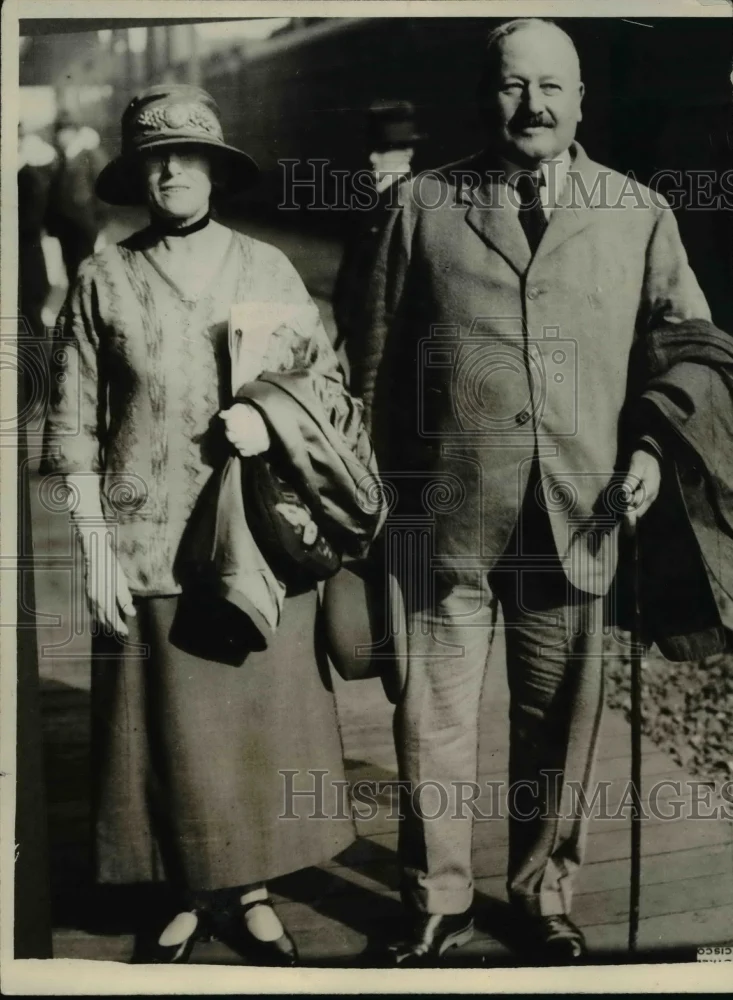 1928 Press Photo Giv General of Canada Lord Burnham & wife in London - nee06609