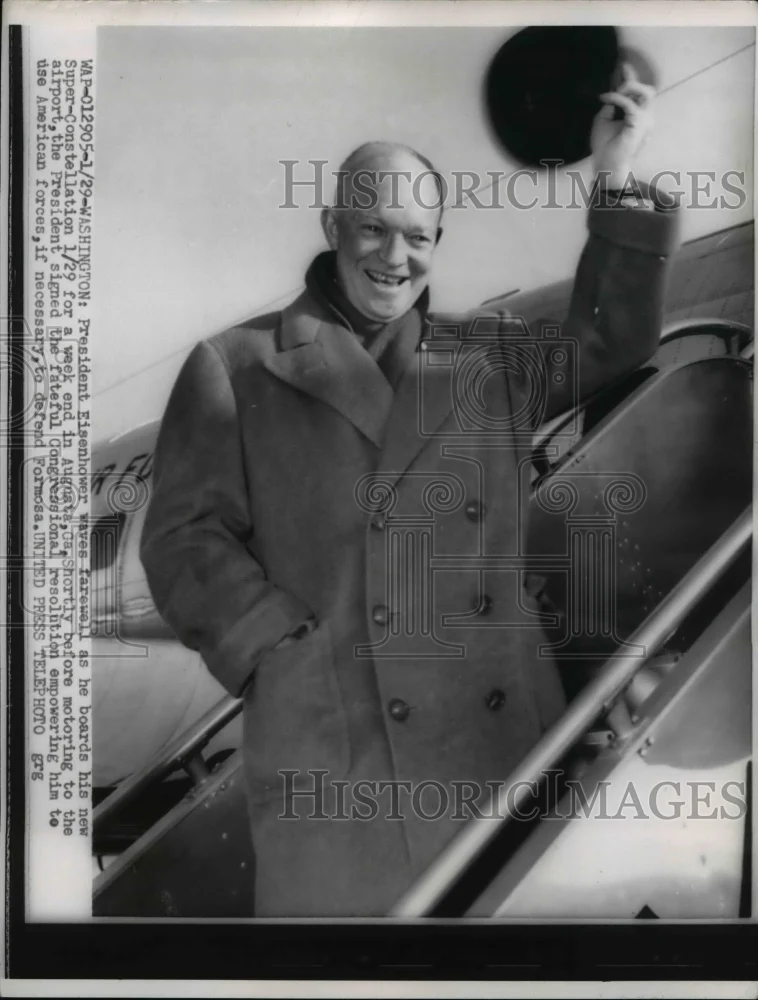 1955 Press Photo Wash DC President Eisenhower boards new plane - nee14496