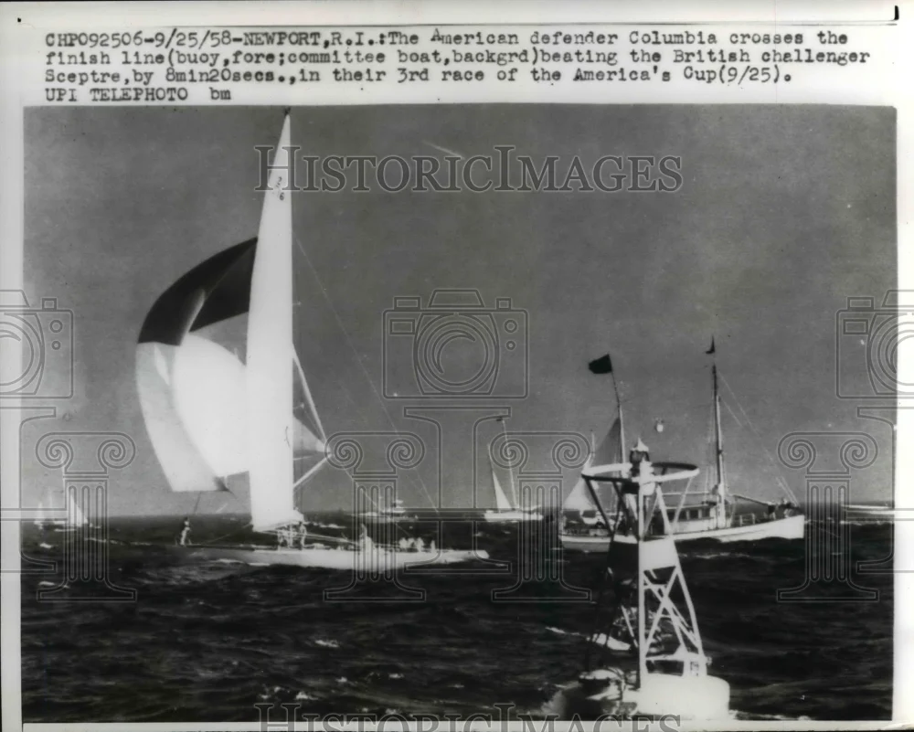 1958 Press Photo The American defender Columbia beating the British challenger