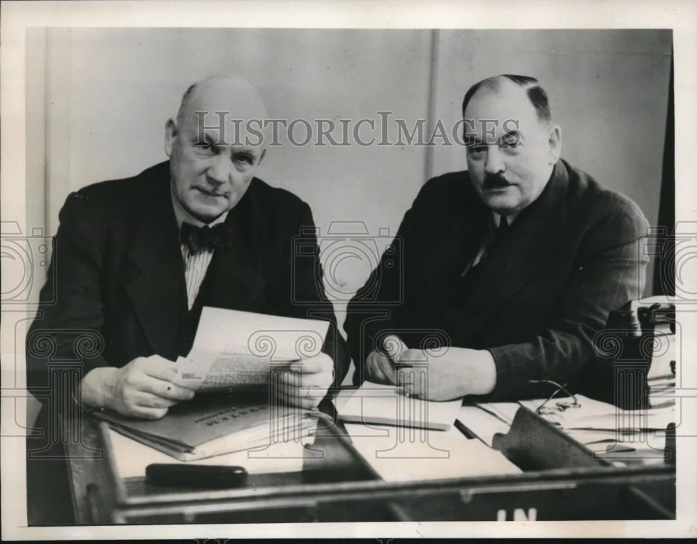 1940 Press Photo Butcher Hugh Wright and meat agent D.M. Brown - nee20121