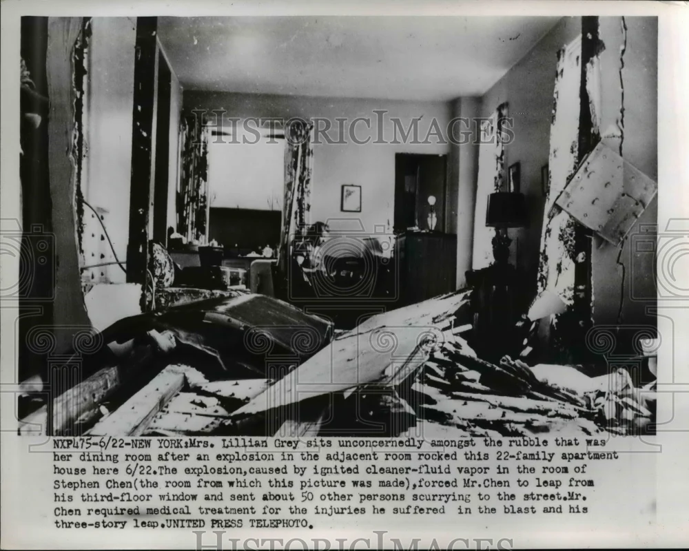 1952 Press Photo Lillian Grey in Rubble that was her Living Room - nee25975