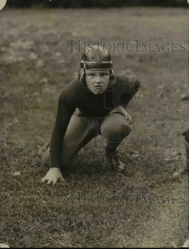 1926 Press Photo Winship Nunnally Jr. developes the proper giridron expression