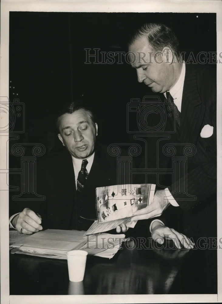 1940 Press Photo Maxwell M Wallace & Attorney Robert E Lynch Son Was Murdered