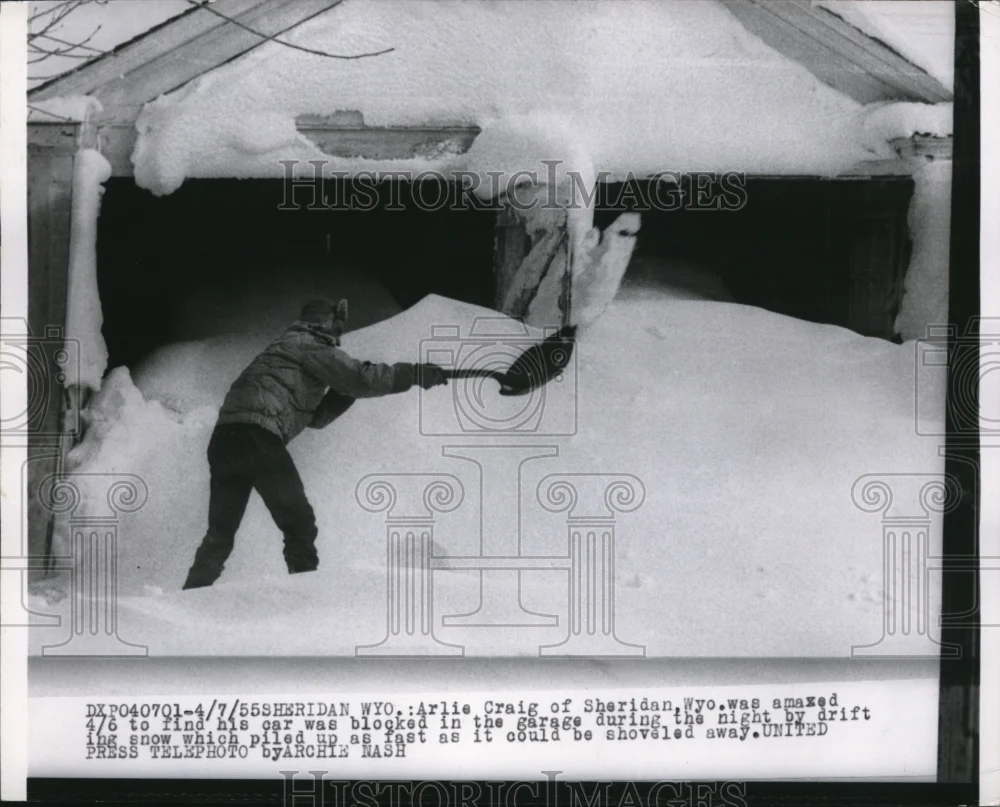 1955 Press Photo Arlie Craig's Car Blocked by Snow - nee33487