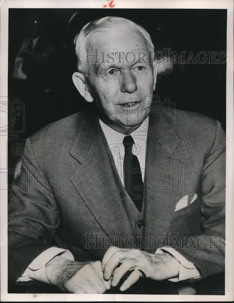 1951 Press Photo A Marshall on a photo opportunity - nee34377