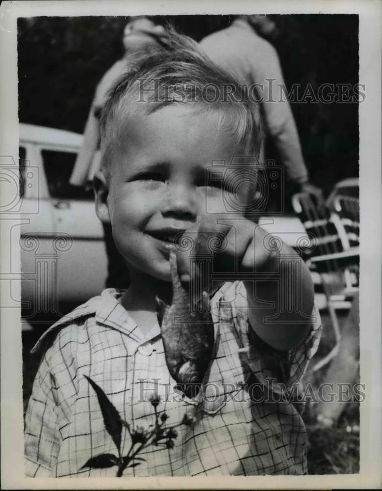 1959 Press Photo Randy Roberts at Age 2 with First Fish in Bradenton, Florida
