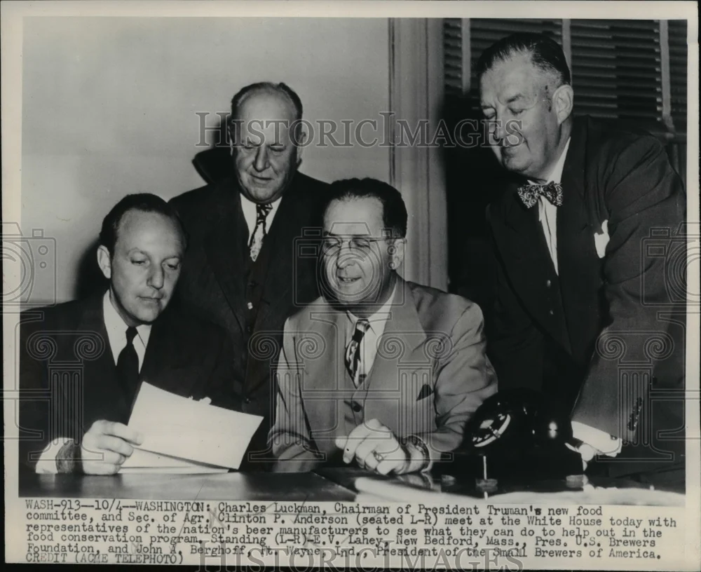 1947 Press Photo Charles Luckman Chairman of Ciiizens Food Committee