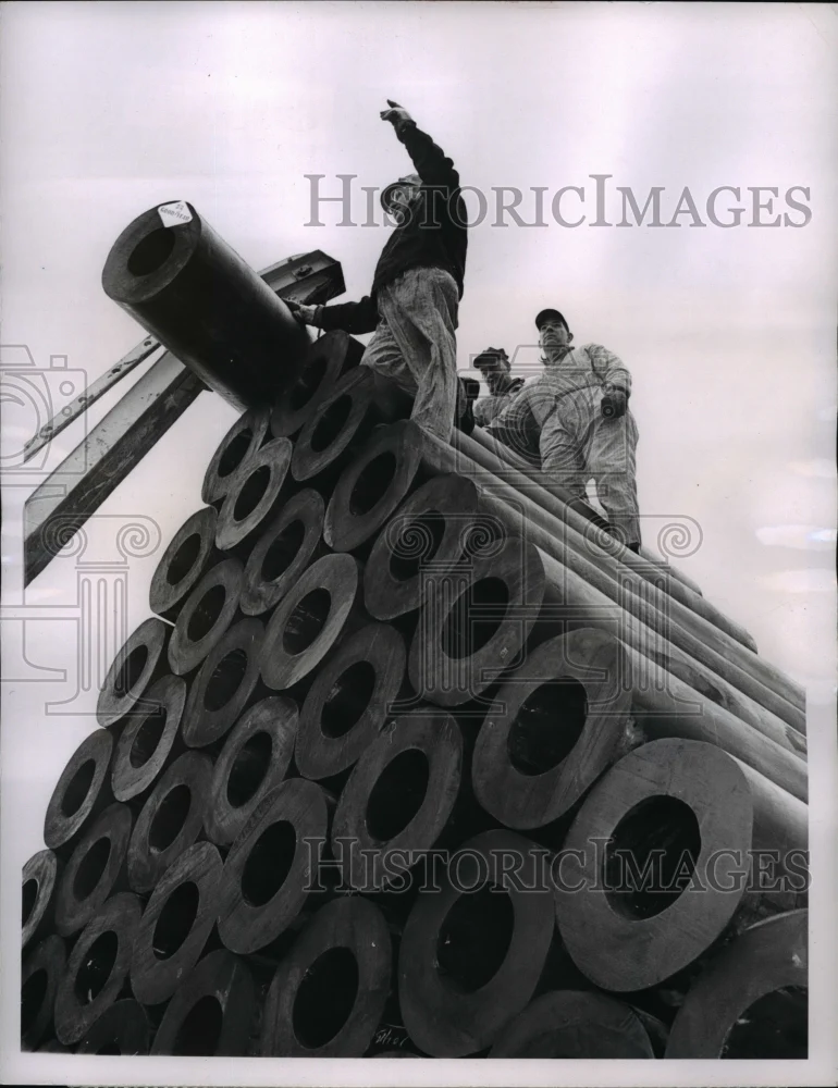 1963 Press Photo Giant Dock Fenders Made By The Goodyear Tire & Rubber Company