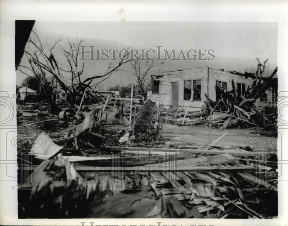 1971 Press Photo Inverness Miss. New day dawns over devastated town.