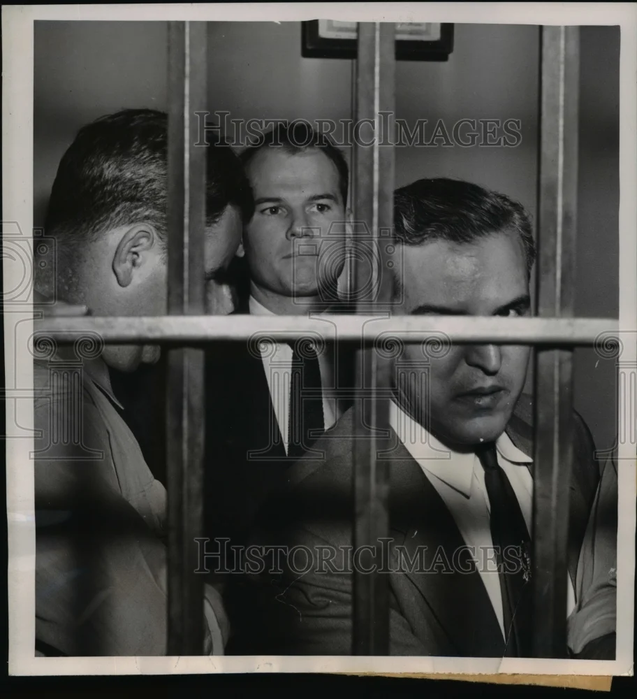 1954 Press Photo Cleveland Ohio Samuel Sheppard led back to cell. - nee47309