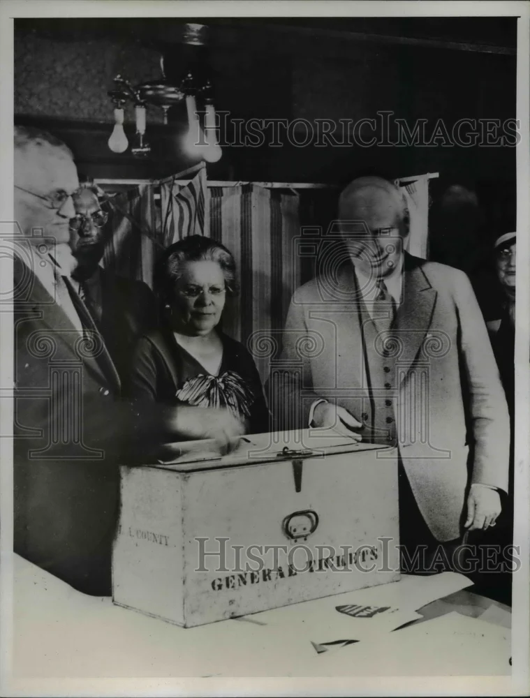 1934 Press Photo of Acting Gov Frank Merrim of California (R)