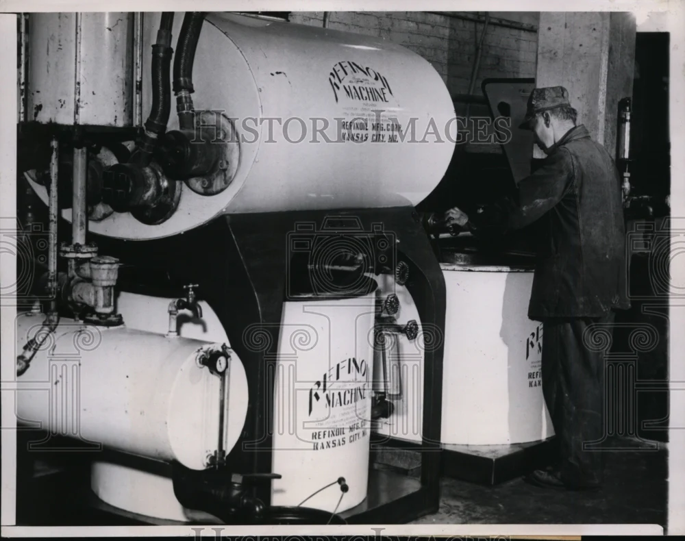 1948 Press Photo Chicago Louis Gnap, employee of Chicago and Northwestern RR
