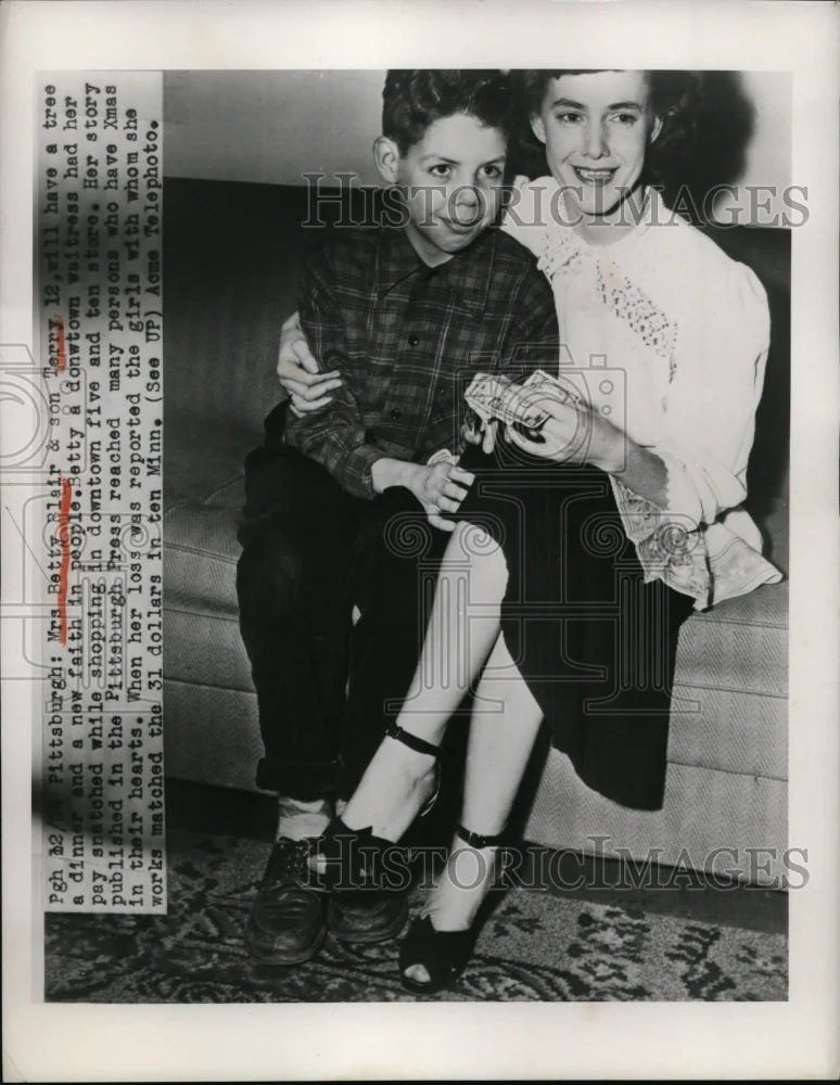 1950 Press Photo Mrs. Betty Blair, son Terry money lost citizens replaced