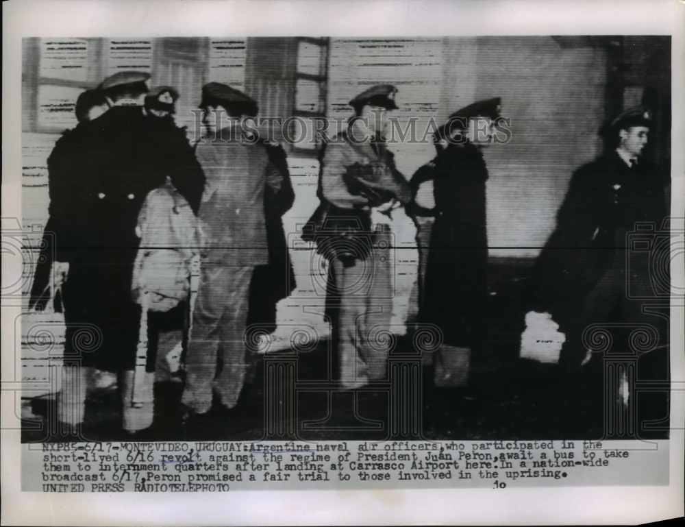 1955 Press Photo Montevideo, Uruguay Argentine naval Air officers arrested after