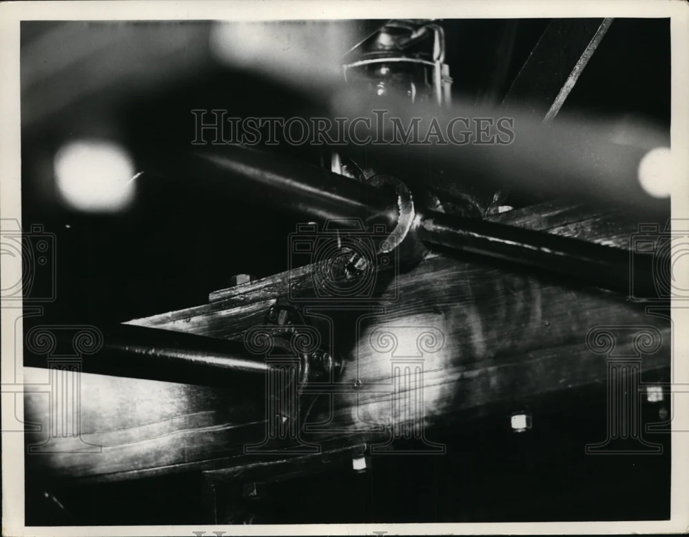 1946 Press Photo Cracked Aerial Ladder - nee59924