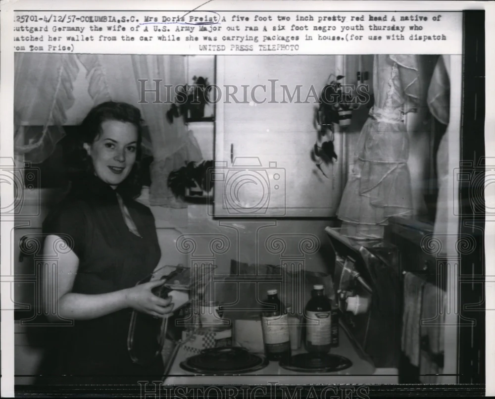 1957 Press Photo Mrs Doris Preist Chases Off Burglar in Columbia South Carolina