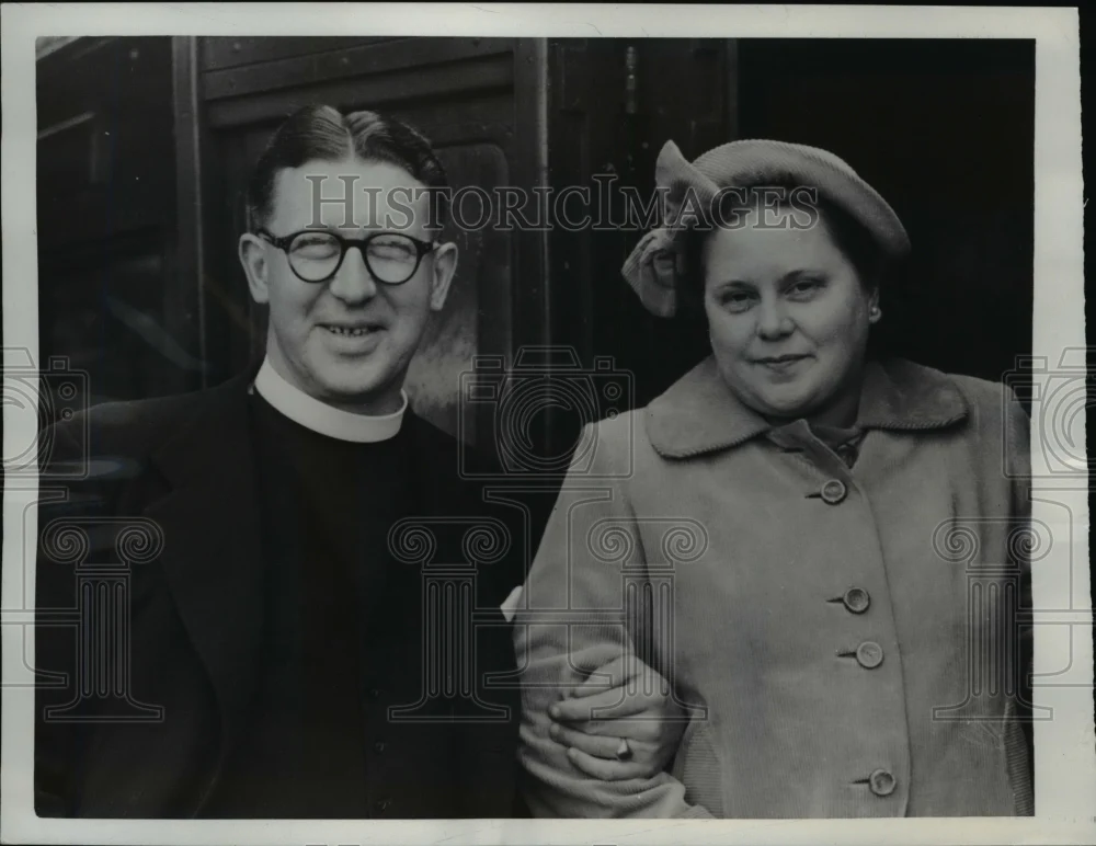 1950 Press Photo Reverend Henry Judd and wife leave London to St Josephs in NY
