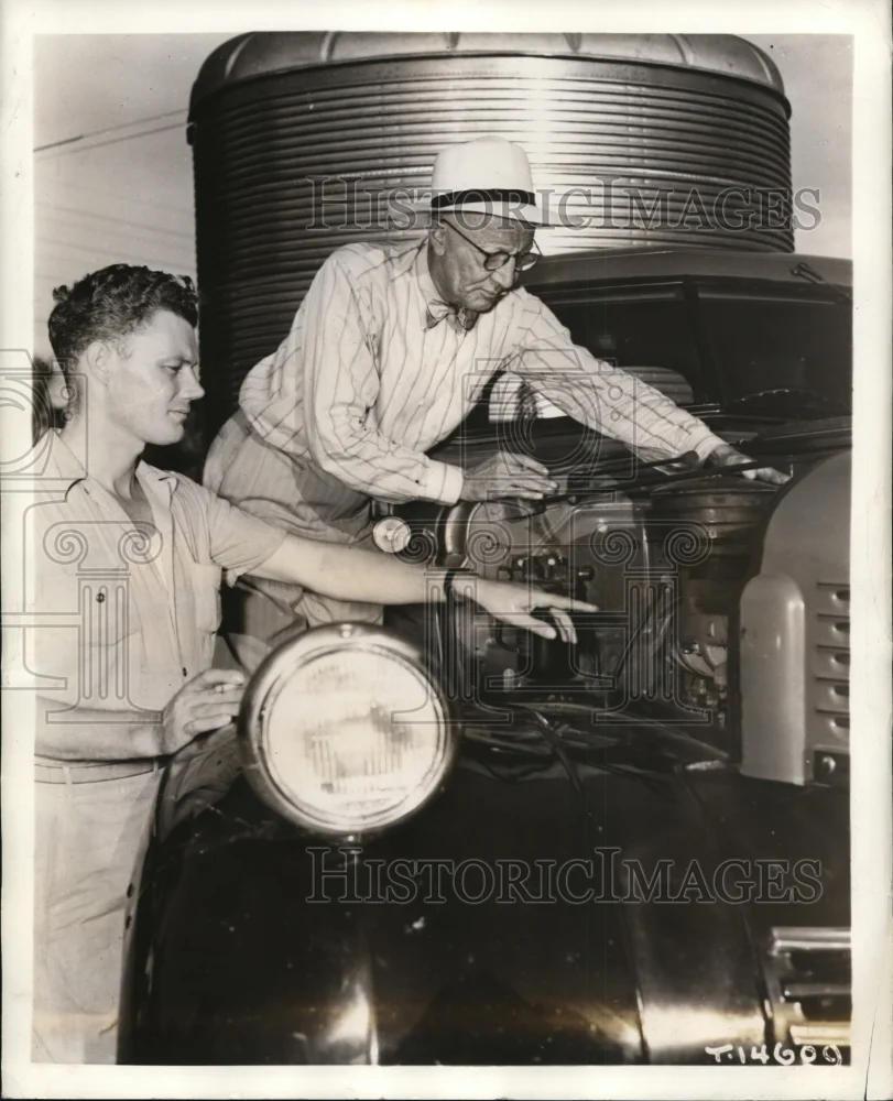 1942 Press Photo C.R. Robertson Overseas Transportation Company H.S. jaeger
