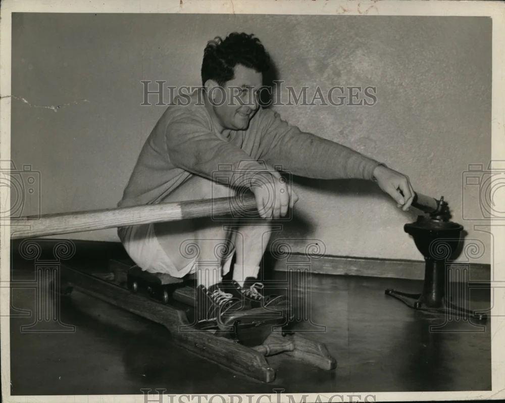 1942 Press Photo Mayor Frank Lausche - nee68528