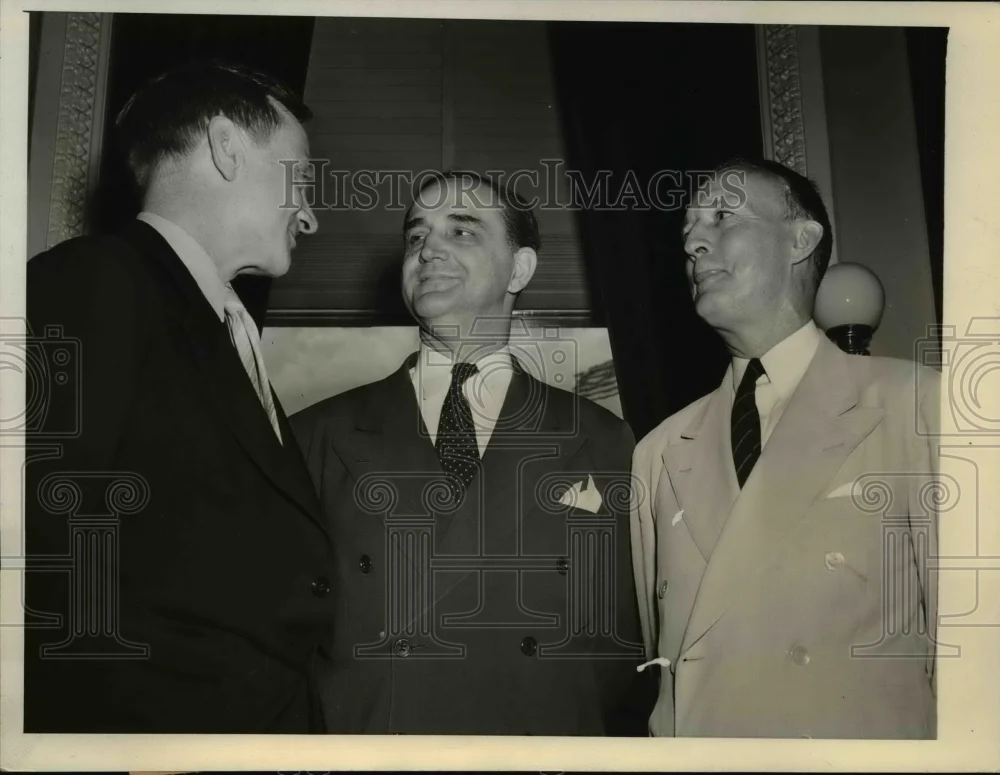 1941 Press Photo Washington Sherman Minton sworn in as Circuit Court Judge.