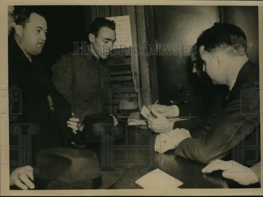 1937 Press Photo Woodrow Wilson Price Shoots Henry Snow & Extorts Howard Jacobs
