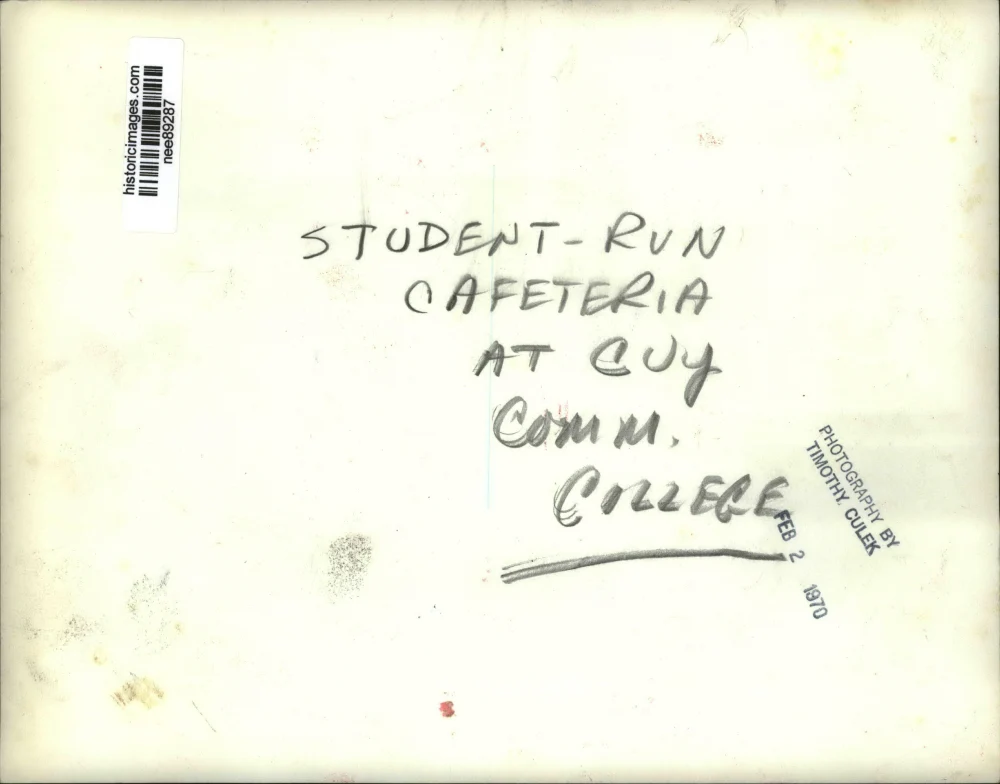 1970 Press Photo Student Run cafeteria at Cuyahoga Comm. College - nee89287 - Image 2