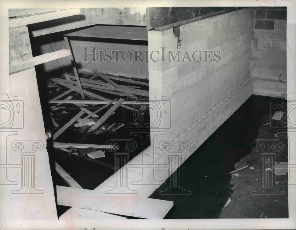 Press Photo Vandalized Home on Thunderbird Ave. in Newton under construction