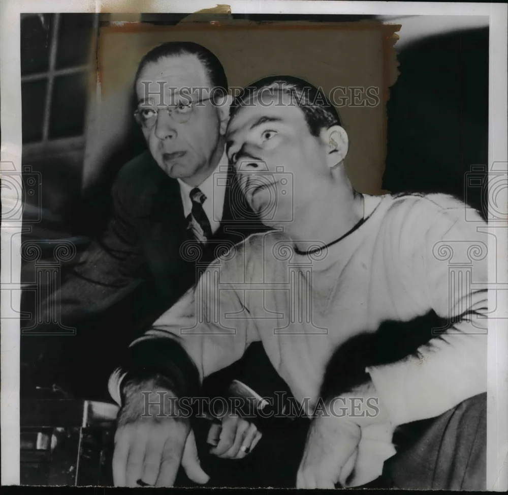 1950 Press Photo William Trew, Seen With His Lawyer, Surrendered To Authorities