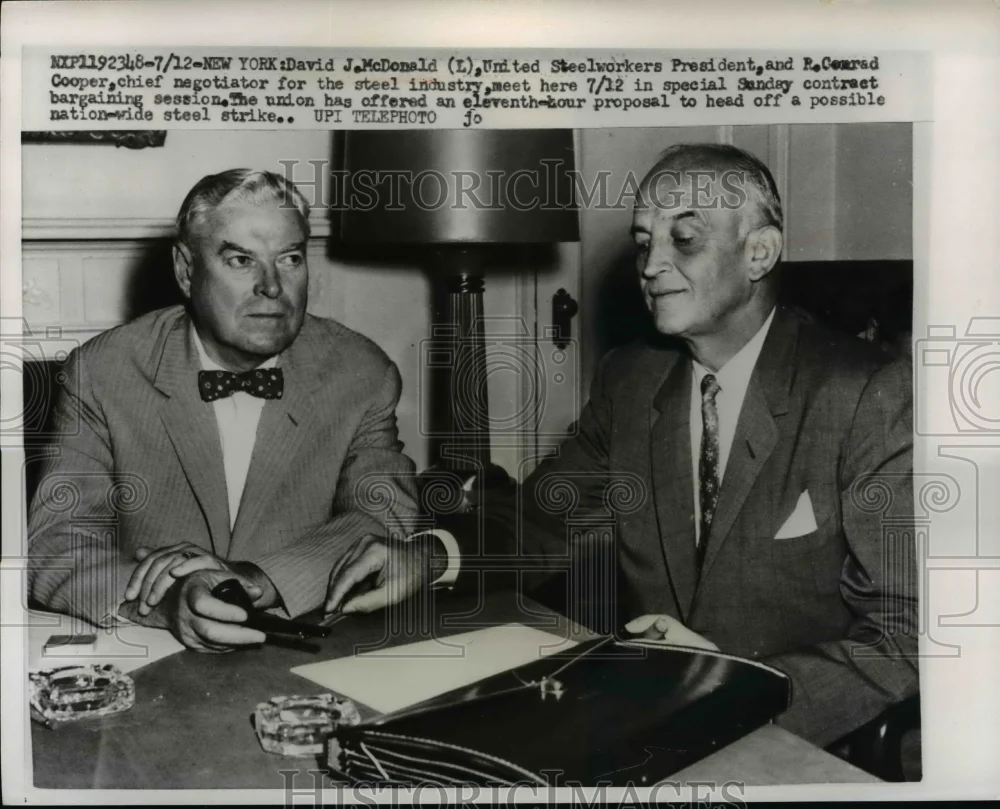 1959 Press Photo David McDonald confers with R Conrad Cooper - nef04273
