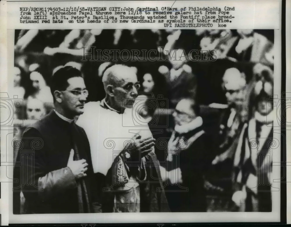 1958 Press Photo OHara approaches Papal throne to receive galero hat from Pope