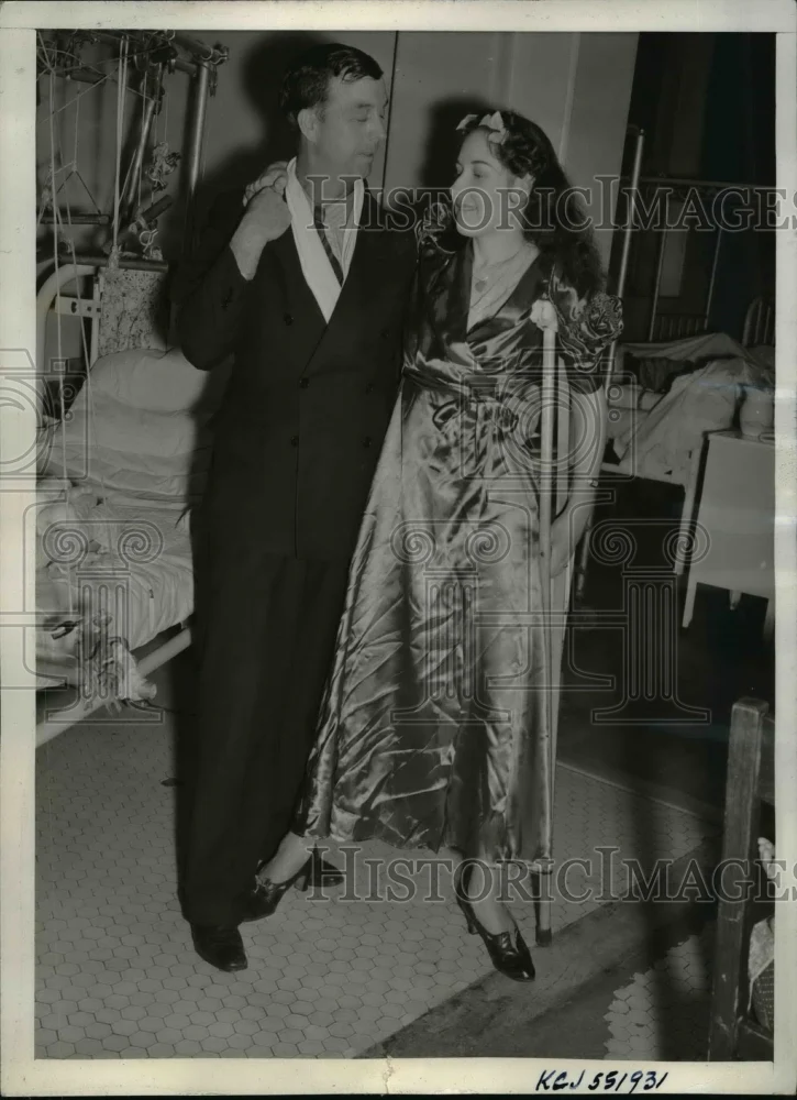 1940 Press Photo Miss Grow Taking First Steps After Being Bedfast 18 Months