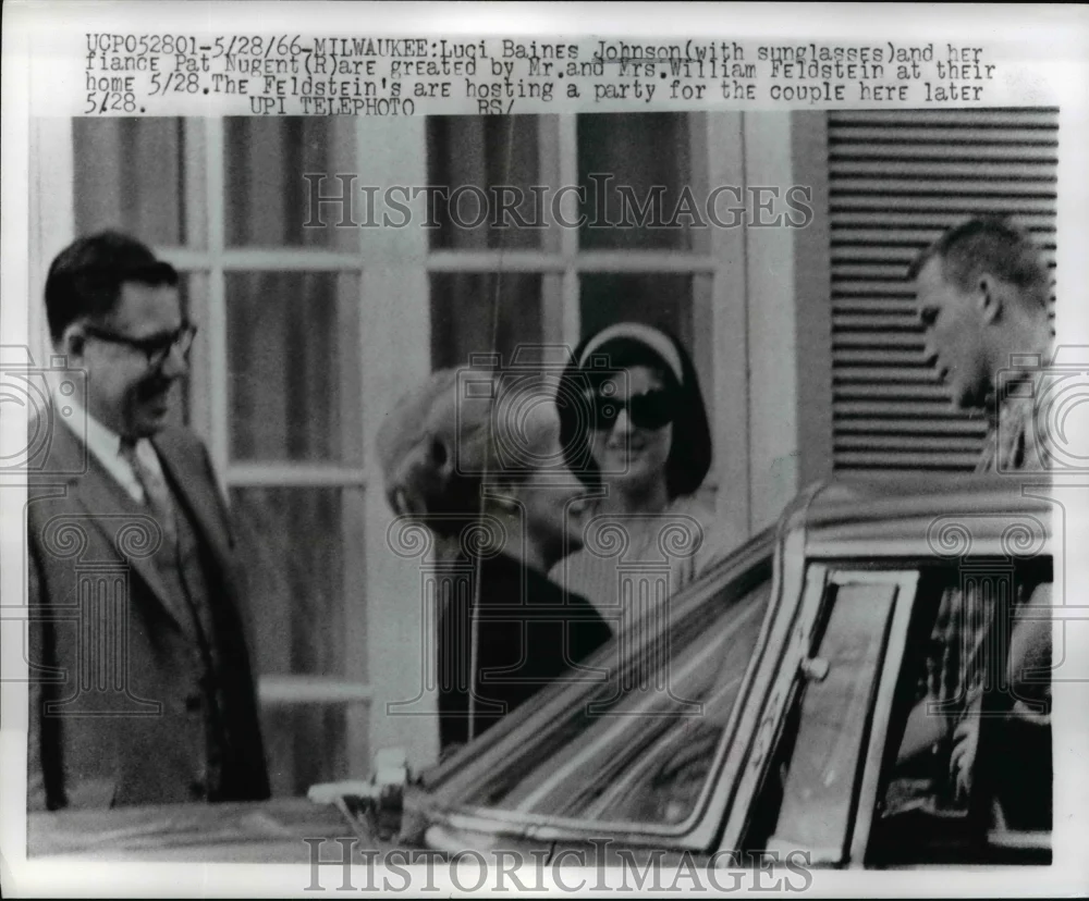 1966 Press Photo Luci Johnson and Her Fiance Are Greeted By Mr & Mrs W Feldstein