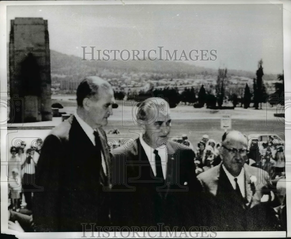1967 Press Photo President Lyndon B. Johnson at Parliament house Steps, Canberra