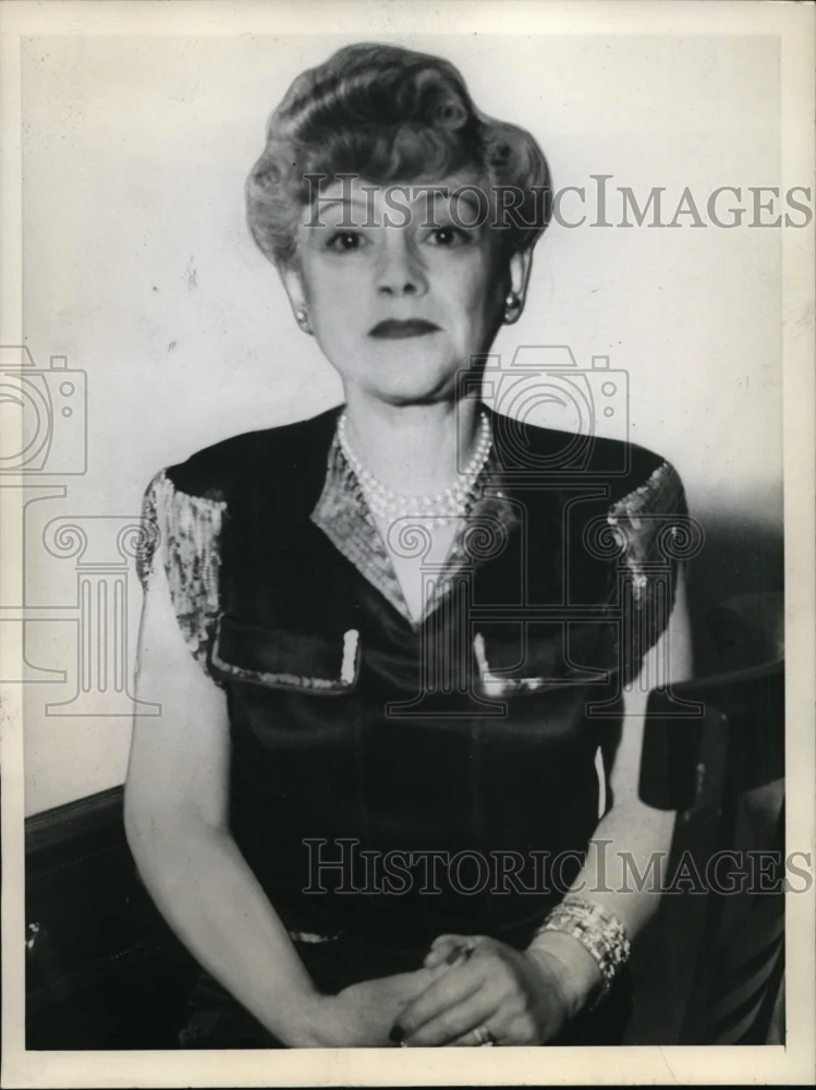 1944 Press Photo Mrs. Frank Starr Williams, Shot at Drake Hotel - nef16347