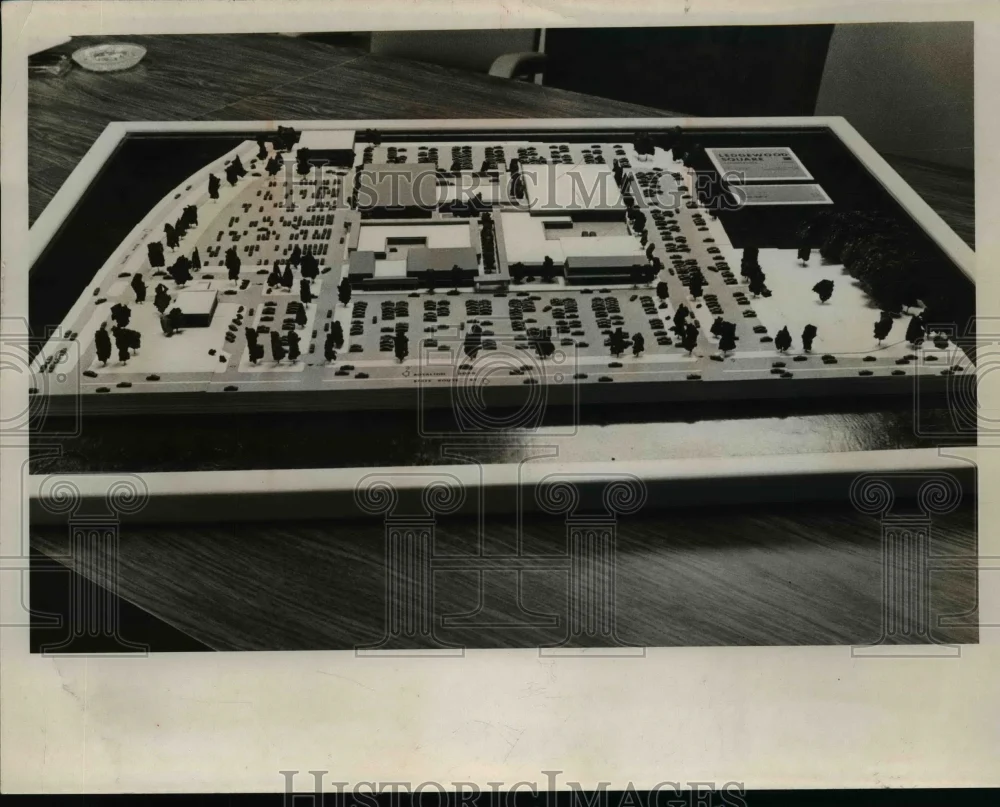 1968 Press Photo Strongsville Shopping Center - nef19843