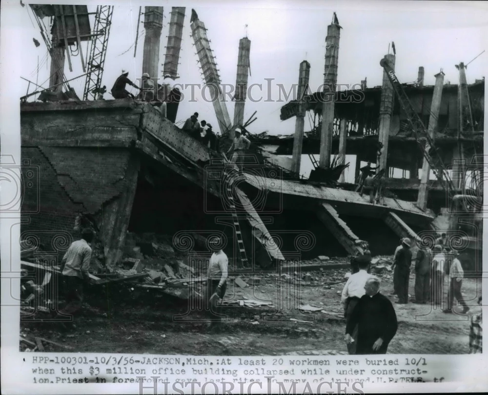 1956 Press Photo Some 20 Workmen Buried When 3 Million Office Building Collapsed