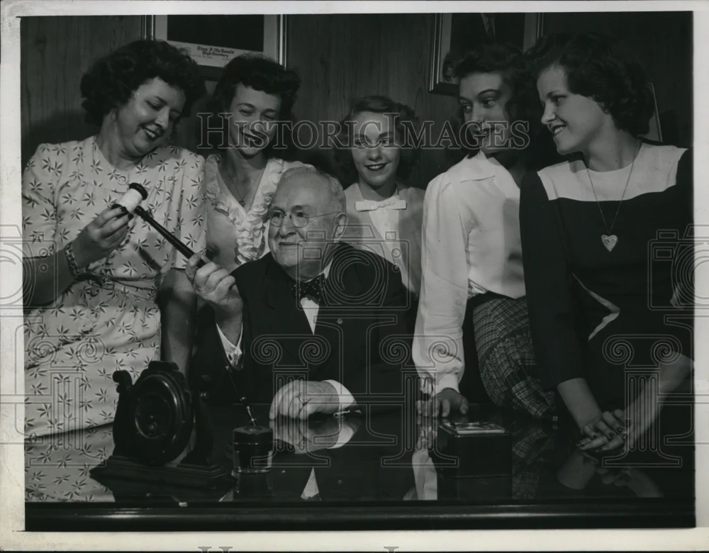 1944 Press Photo Thomas H. Cannon & Hostesses Catholic Order of Foresters