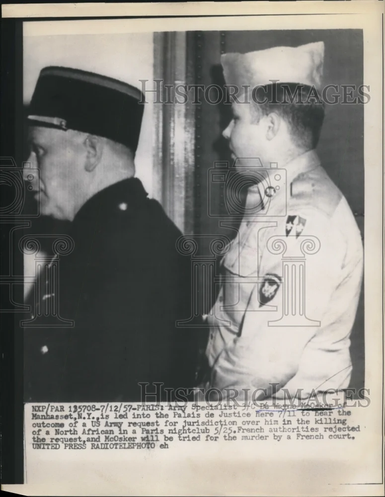 1957 Press Photo De Wayne McOsker at Palais de Justice, Paris - nef22505