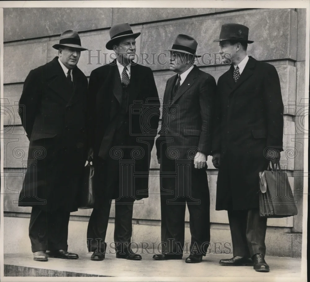 1940 Press Photo John D. Hamilton & Group at Republican National Convention Site