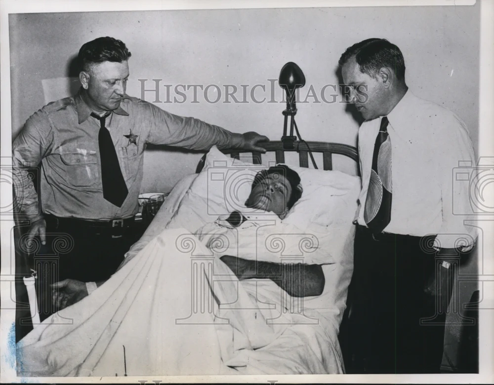 1949 Press Photo Arthur Marino Questioned by Police in Chicago Hospital