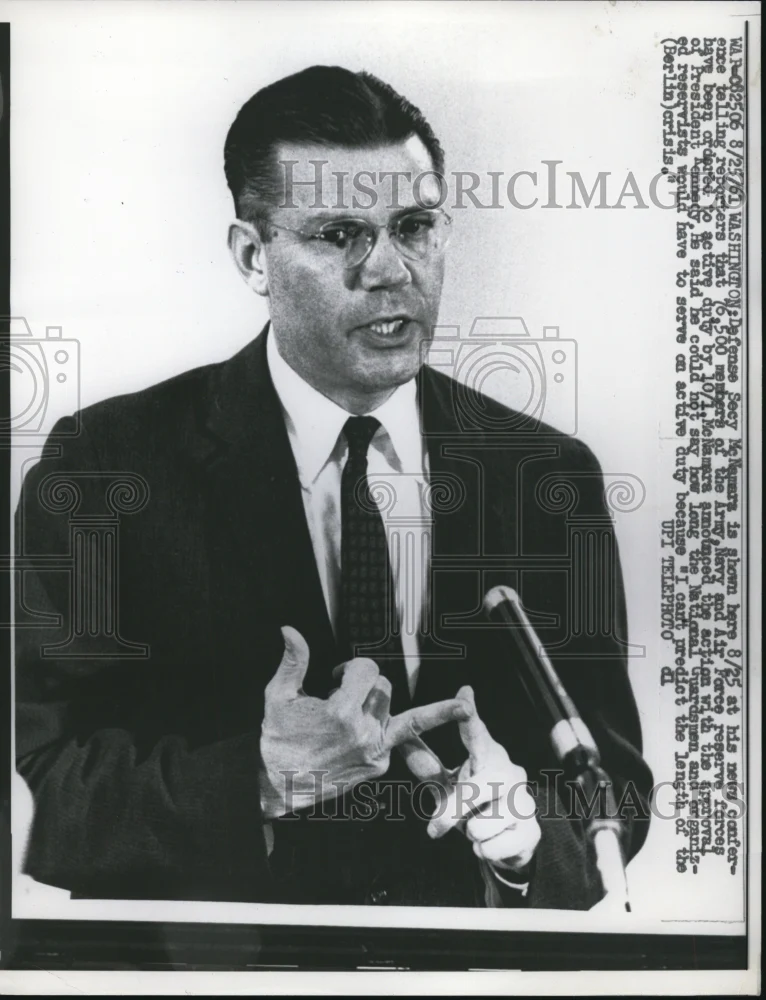 1961 Press Photo McNamara Shown at His News Conference - nef25241