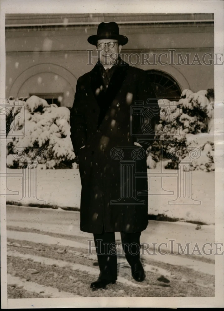 1939 Press Photo With Heavy Snow Fall Rene Blum Arrived on Time at White House