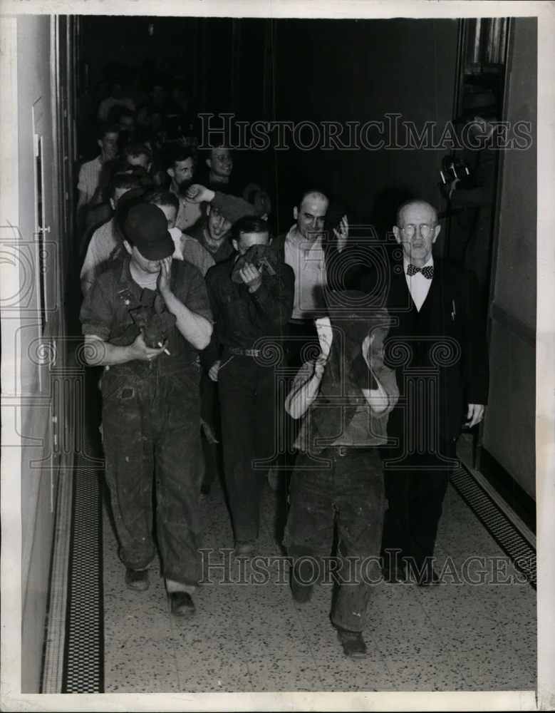 1944 Press Photo 100 Shipyard Workers of Bethlehem charged with Fraud