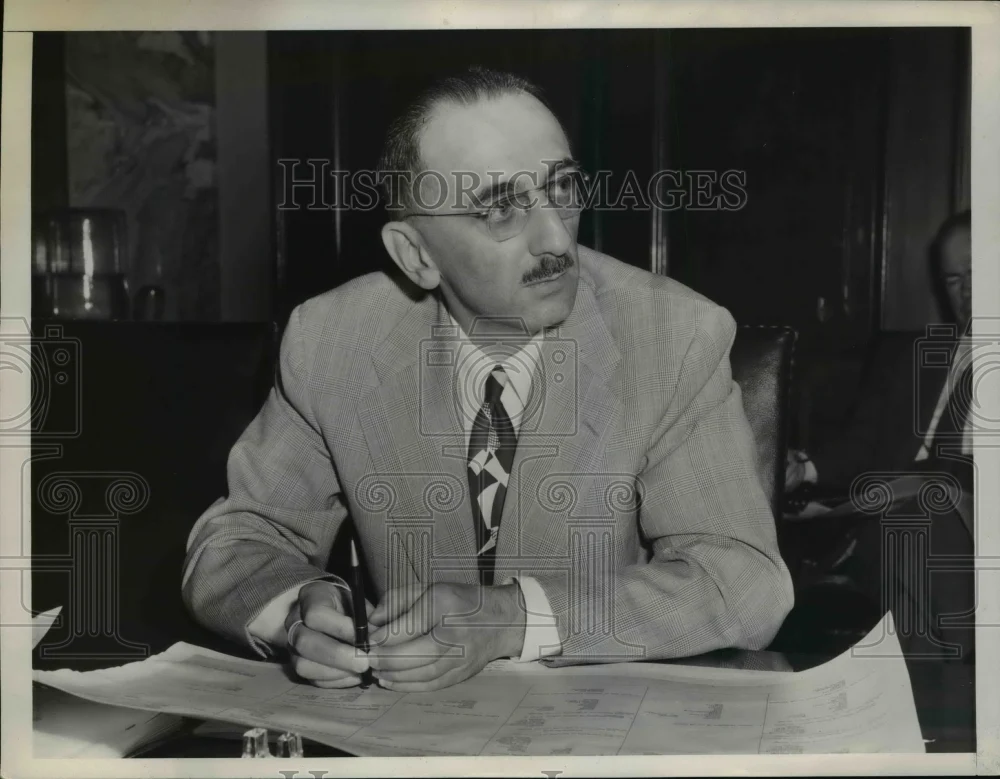 1953 Press Photo WA D.C. Paul Zinner, Chief of Minerals Division Gives Views