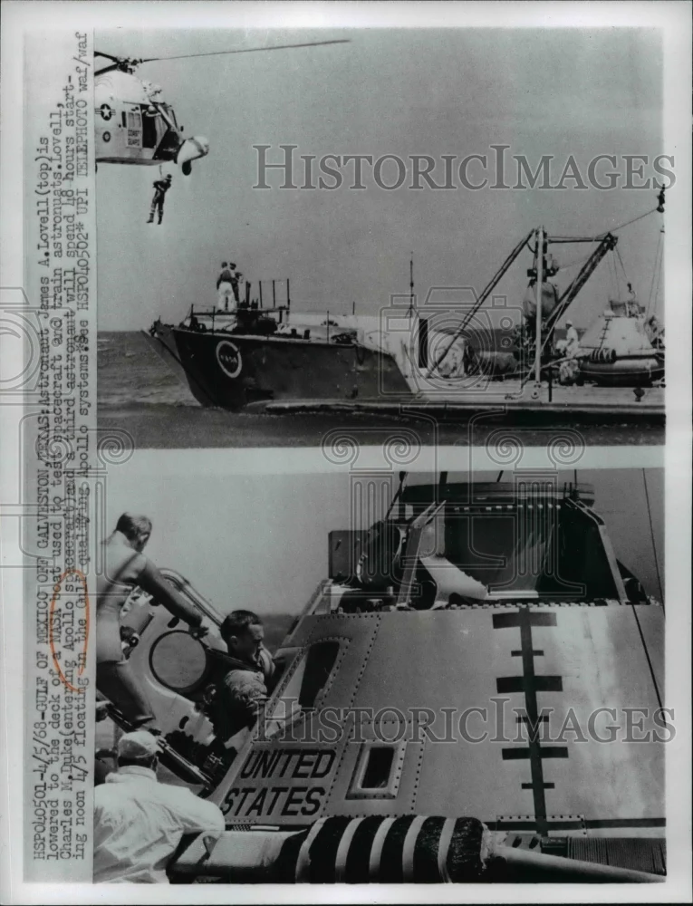 1968 Press Photo Astronaut James Lovell on Apollo Training Spacecraft