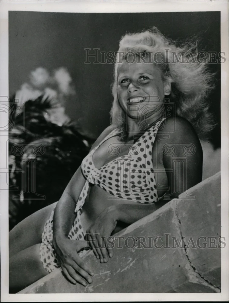 1946 Press Photo Charlene Berndt at Miami Ritz Plaza - nef32416