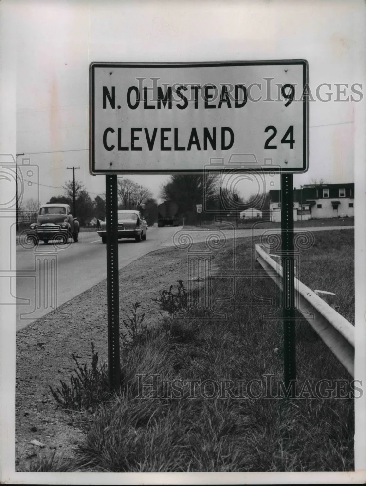1960 Press Photo Mile Marker on Lorain Road, Ohio Route #10 - nef33367